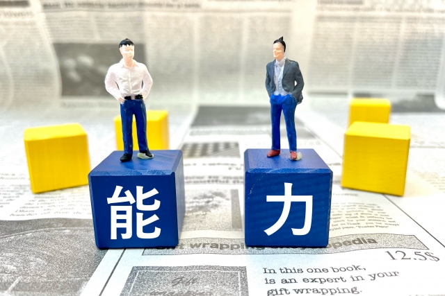 事業家集団環境で活動して自分の能力に自己投資するメンバーたちのイメージ